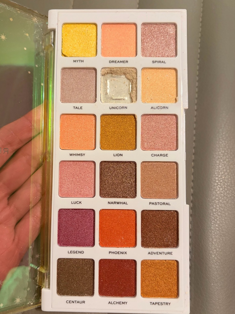 Revolution I 🩷 Revolution Unicorn Heart eyeshadow palette - New w/small flaw